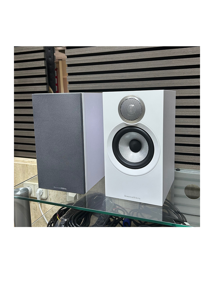 Altavoces Bowers and Wilkins 607 S3 blanco