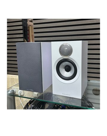Altavoces Bowers and Wilkins 607 S3 blanco
